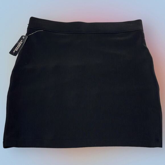 FOREVER 21 Women’s Large (juniors) Black White Stretchy Skirt - Picture 2 of 3